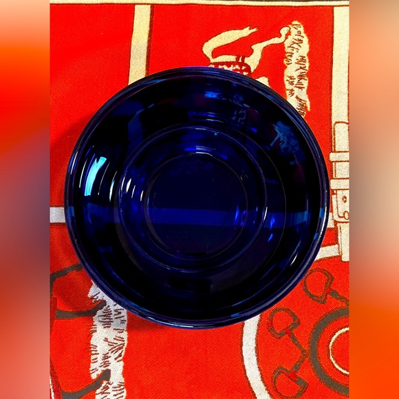 9" Vintage Arcoroc Serving Bowl & 5.5” Cobalt Blue Made In France Set Of 2 - Picture 3 of 7